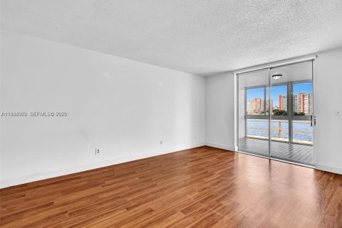 Купить кондоминиум в Майами, Флорида 1 спальня, 81.75м2, № 2048488 - фото 27