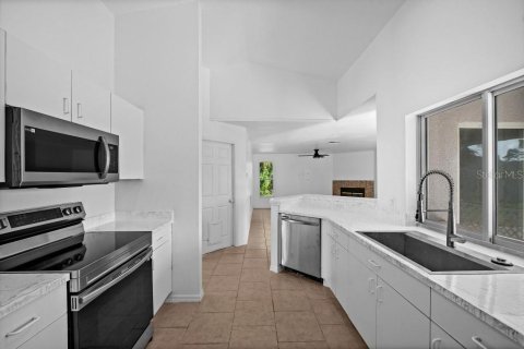 House in North Port, Florida 3 bedrooms, 176.79 sq.m. № 1508987 - photo 6