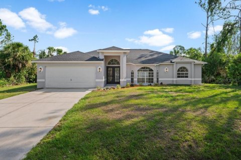 House in North Port, Florida 3 bedrooms, 176.79 sq.m. № 1508987 - photo 1