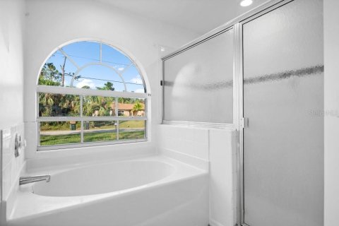 House in North Port, Florida 3 bedrooms, 176.79 sq.m. № 1508987 - photo 11