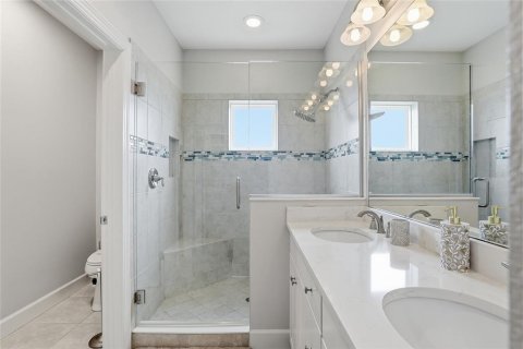 Townhouse in Saint Petersburg, Florida 3 bedrooms, 178.37 sq.m. № 2196493 - photo 29