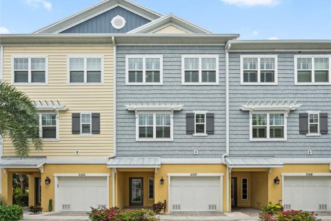 Townhouse in Saint Petersburg, Florida 3 bedrooms, 178.37 sq.m. № 2196493 - photo 5