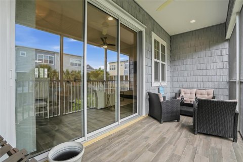 Townhouse in Saint Petersburg, Florida 3 bedrooms, 178.37 sq.m. № 2196493 - photo 18