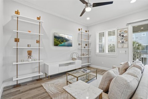 Townhouse in Saint Petersburg, Florida 3 bedrooms, 178.37 sq.m. № 2196493 - photo 11