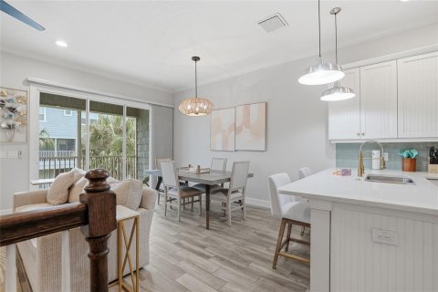 Townhouse in Saint Petersburg, Florida 3 bedrooms, 178.37 sq.m. № 2196493 - photo 8