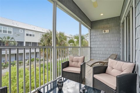 Townhouse in Saint Petersburg, Florida 3 bedrooms, 178.37 sq.m. № 2196493 - photo 20