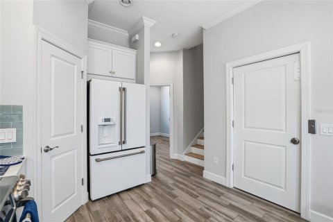 Townhouse in Saint Petersburg, Florida 3 bedrooms, 178.37 sq.m. № 2196493 - photo 17