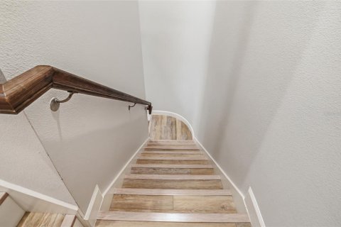 Townhouse in Saint Petersburg, Florida 3 bedrooms, 178.37 sq.m. № 2196493 - photo 25