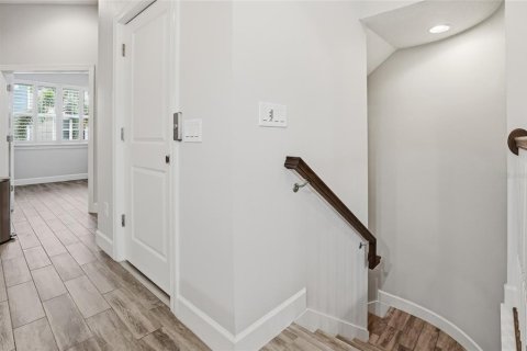 Townhouse in Saint Petersburg, Florida 3 bedrooms, 178.37 sq.m. № 2196493 - photo 9