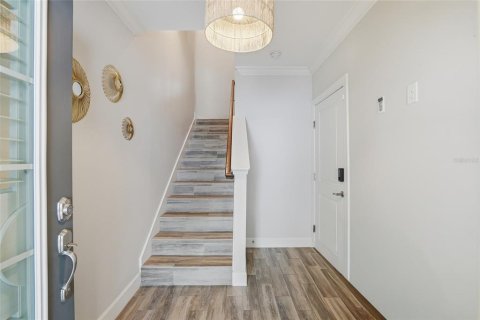 Townhouse in Saint Petersburg, Florida 3 bedrooms, 178.37 sq.m. № 2196493 - photo 7