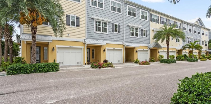 Townhouse in Saint Petersburg, Florida 3 bedrooms, 178.37 sq.m. № 2196493