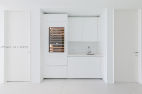 Condo in Miami, Florida, 4 bedrooms  № 1998414 - photo 12