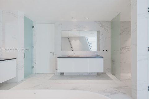 Condo in Miami, Florida, 4 bedrooms  № 1998414 - photo 8