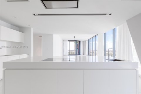 Condo in Miami, Florida, 4 bedrooms  № 1998414 - photo 5