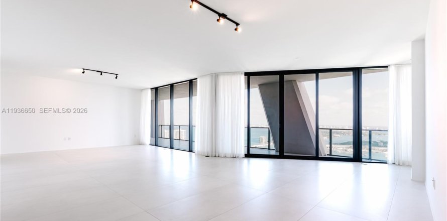 Condo in Miami, Florida, 4 bedrooms  № 1998414