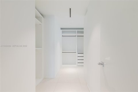 Condo in Miami, Florida, 4 bedrooms  № 1998414 - photo 10