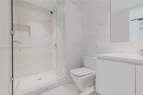 Condo in Miami, Florida, 4 bedrooms  № 1998414 - photo 16