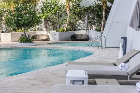 Condo in Miami, Florida, 4 bedrooms  № 1998414 - photo 27