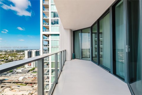 Condo in Miami, Florida, 4 bedrooms  № 1998414 - photo 25