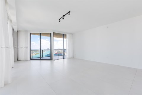 Condo in Miami, Florida, 4 bedrooms  № 1998414 - photo 6