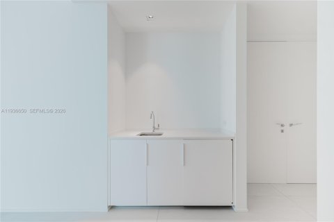 Condo in Miami, Florida, 4 bedrooms  № 1998414 - photo 9