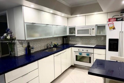 Copropriété à louer à Aventura, Floride: 2 chambres, 109.9 m2 № 2385285 - photo 7