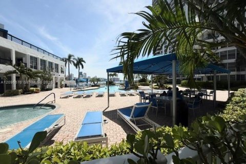 Copropriété à louer à Aventura, Floride: 2 chambres, 109.9 m2 № 2385285 - photo 10