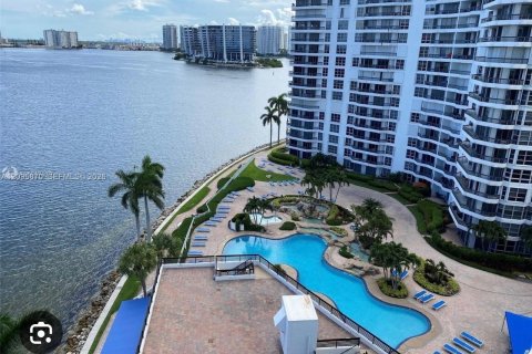 Copropriété à louer à Aventura, Floride: 2 chambres, 109.9 m2 № 2385285 - photo 11