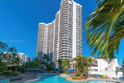 Copropriété à louer à Aventura, Floride: 2 chambres, 109.9 m2 № 2385285 - photo 8