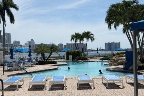 Copropriété à louer à Aventura, Floride: 2 chambres, 109.9 m2 № 2385285 - photo 13