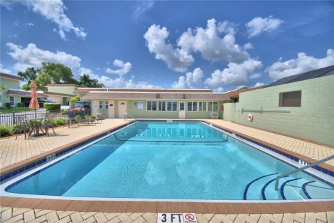 House in Winter Haven, Florida 3 bedrooms, 143.91 sq.m. № 2150725 - photo 9