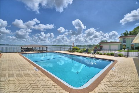 House in Winter Haven, Florida 3 bedrooms, 143.91 sq.m. № 2150725 - photo 7