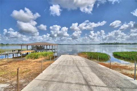 House in Winter Haven, Florida 3 bedrooms, 143.91 sq.m. № 2150725 - photo 12