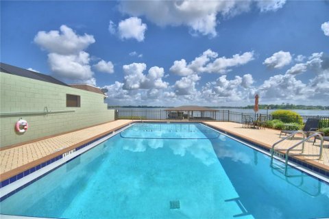 House in Winter Haven, Florida 3 bedrooms, 143.91 sq.m. № 2150725 - photo 6