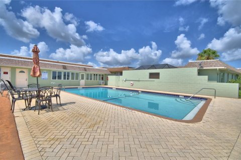 House in Winter Haven, Florida 3 bedrooms, 143.91 sq.m. № 2150725 - photo 10