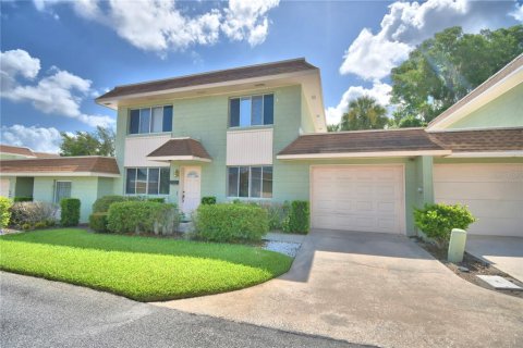 House in Winter Haven, Florida 3 bedrooms, 143.91 sq.m. № 2150725 - photo 2