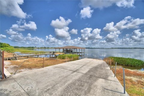 House in Winter Haven, Florida 3 bedrooms, 143.91 sq.m. № 2150725 - photo 11
