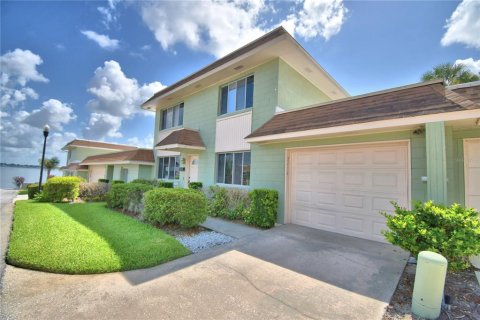 House in Winter Haven, Florida 3 bedrooms, 143.91 sq.m. № 2150725 - photo 4