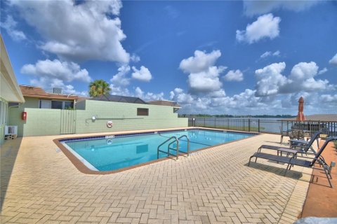 House in Winter Haven, Florida 3 bedrooms, 143.91 sq.m. № 2150725 - photo 8