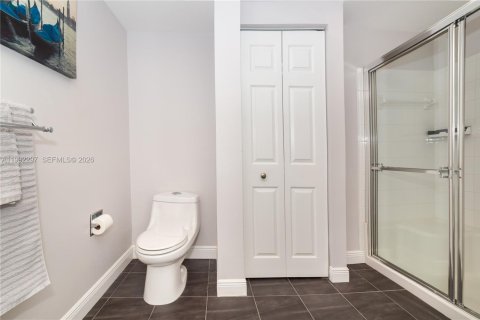 Condo in Sunny Isles Beach, Florida, 2 bedrooms  № 2062332 - photo 17