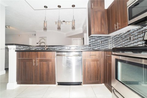 Condo in Sunny Isles Beach, Florida, 2 bedrooms  № 2062332 - photo 4
