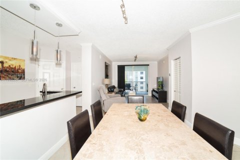 Condo in Sunny Isles Beach, Florida, 2 bedrooms  № 2062332 - photo 12