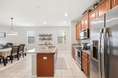 House in New Port Richey, Florida 3 bedrooms, 182.09 sq.m. № 2217010 - photo 9