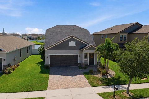 House in New Port Richey, Florida 3 bedrooms, 182.09 sq.m. № 2217010 - photo 2