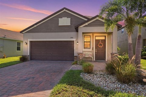 House in New Port Richey, Florida 3 bedrooms, 182.09 sq.m. № 2217010