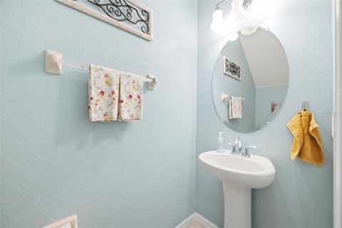 House in New Port Richey, Florida 3 bedrooms, 182.09 sq.m. № 2217010 - photo 28