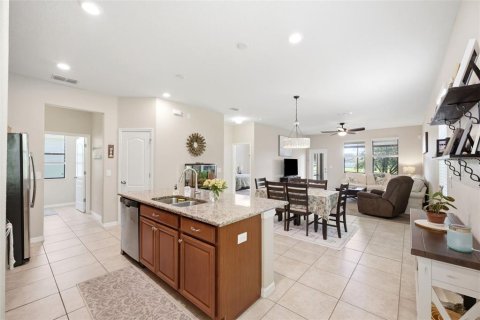 House in New Port Richey, Florida 3 bedrooms, 182.09 sq.m. № 2217010 - photo 6
