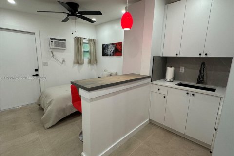 Immobilier commercial à louer à Miami, Floride: 18.58 m2 № 2012069 - photo 3