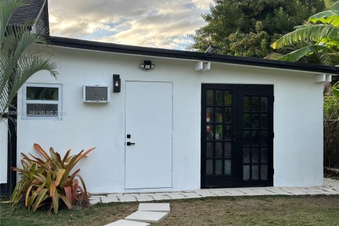 Immobilier commercial à louer à Miami, Floride: 18.58 m2 № 2012069 - photo 2