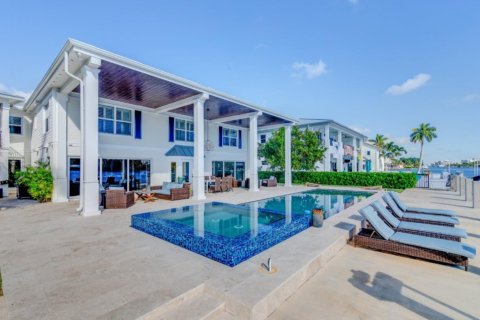 Casa en venta en Pompano Beach, Florida, 6 dormitorios, 427.72 m2 № 765008 - foto 1